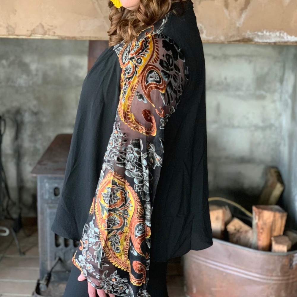 Umgee Black Velvet Burnout Bell Sleeve Blouse​ - Picture 2 of 8